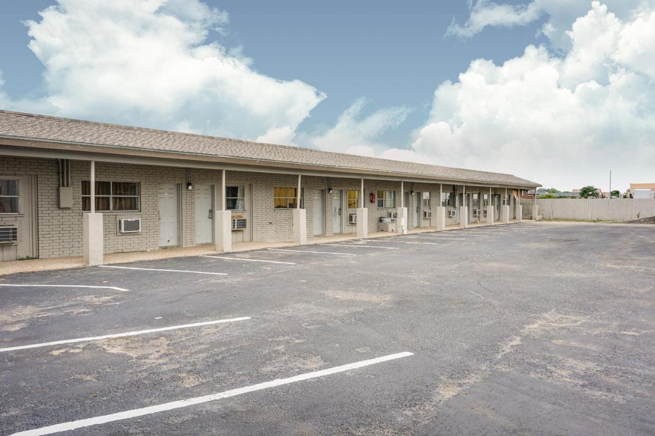 Oyo Hotel Austin Street 吉丁斯 外观 照片