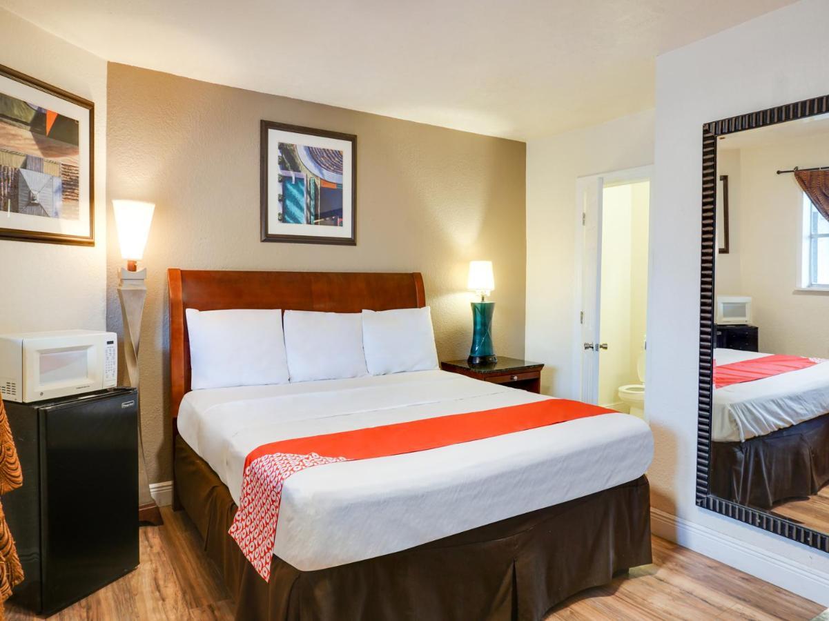 Oyo Hotel Austin Street 吉丁斯 外观 照片